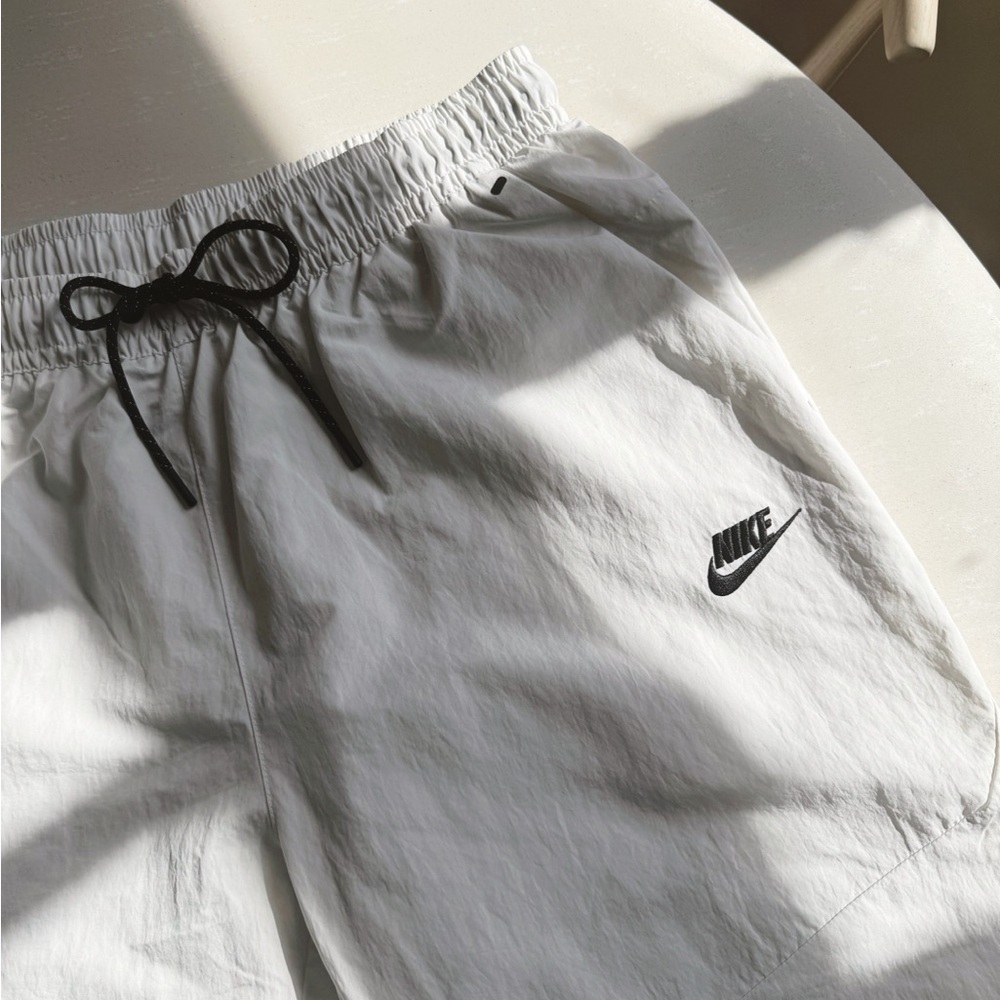 NEVER WORN  Nike Tech Nylon Commuter Pants, lined